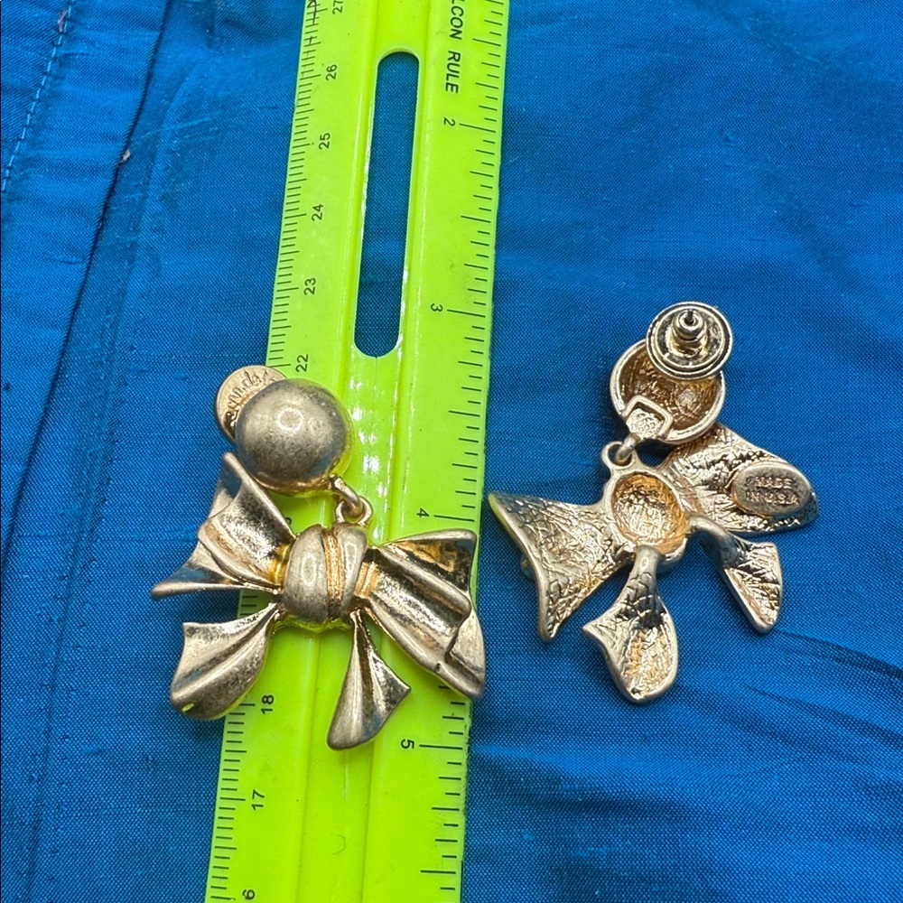 Oscar de la renta now earrings - Picture 6 of 6